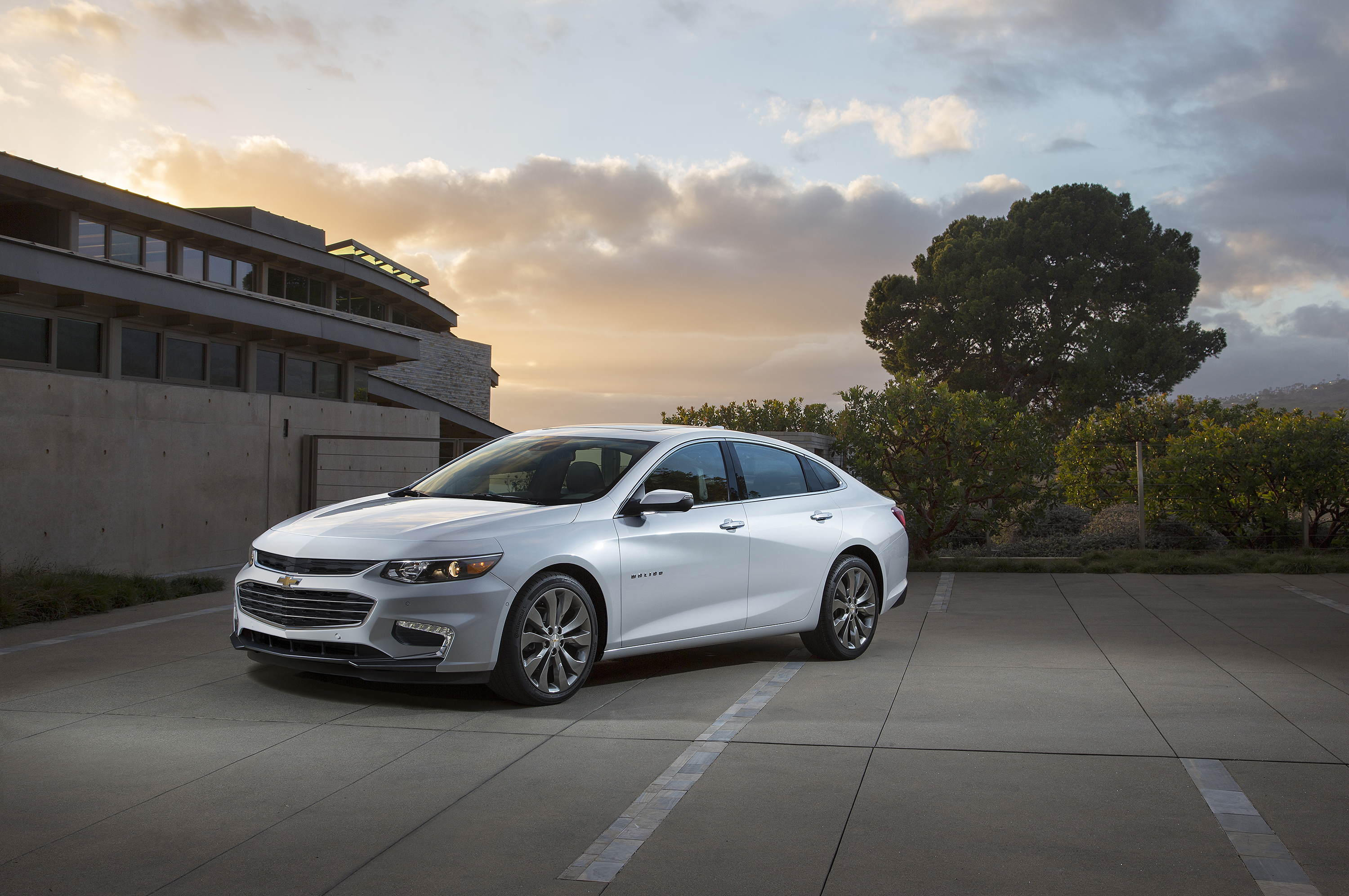 The 2016 Chevrolet Malibu is nearly 300 pounds lighter and has wheelbase that’s been stretched nearly 4 inches, making it more fuel efficient, more functional and more agile.